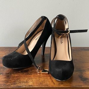JustFab Lock & Key Strappy Heels (Size 7.5)